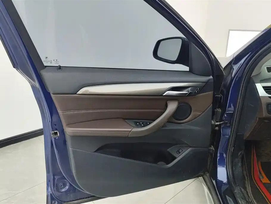 BMW X1 2019 sDrive18Li Exclusive Model купить на сайте DeffCars