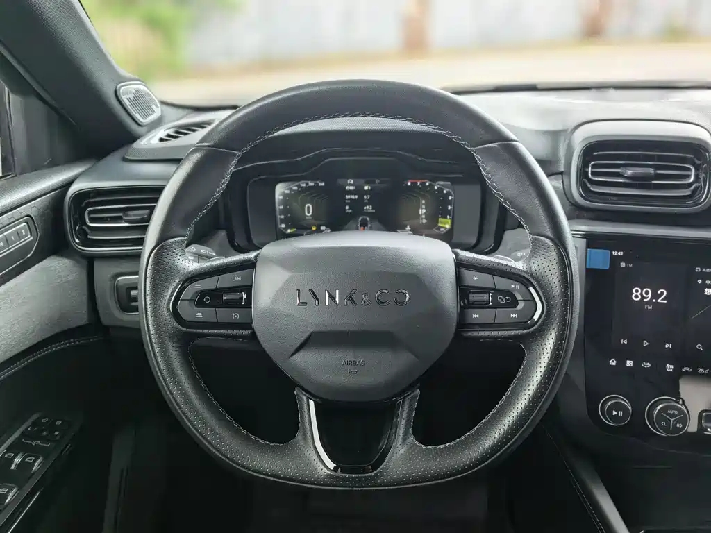 Lynk & Co 03 2022 2.0TD DCT Pro купить на сайте DeffCars