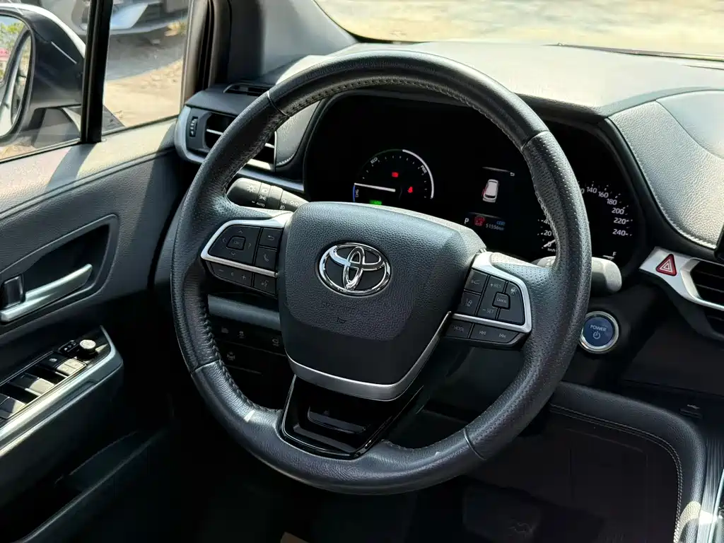 SIENNA 2023 2.5L Hybrid Premium Edition купить на сайте DeffCars