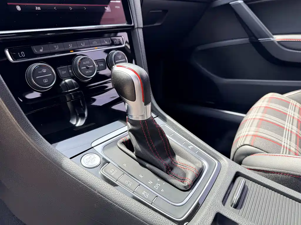 Golf GTI 2018 2.0TSI GTI купить на сайте DeffCars