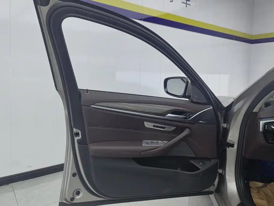 BMW 5 Series 2023 530Li Leading Luxury Package купить на сайте DeffCars