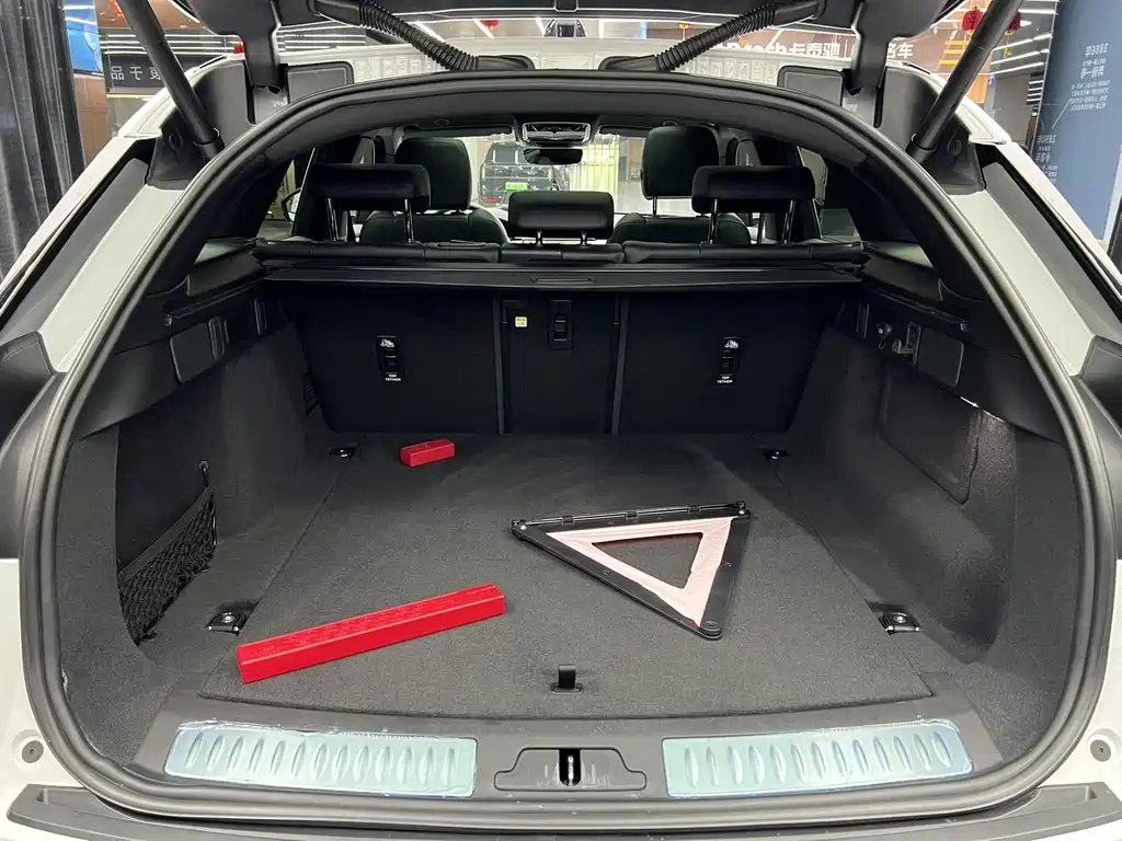 Range Rover Velar 2024 Dynamic SE купить на сайте DeffCars