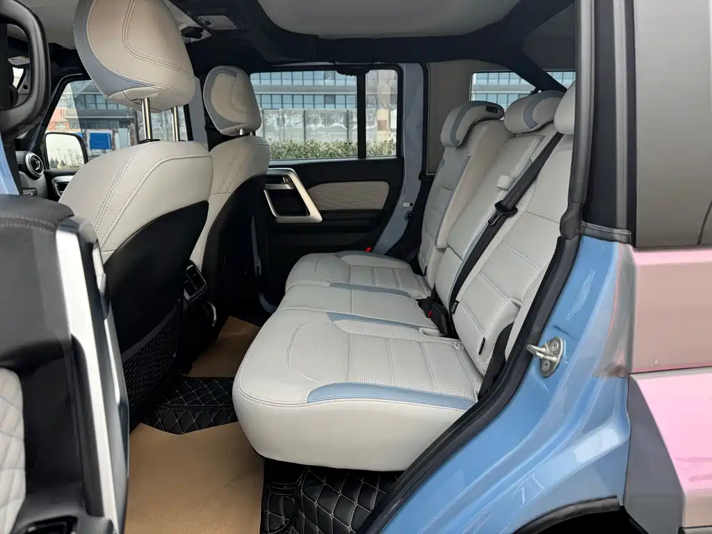 Beijing off-road BJ40 2023 2.0T automatic four-wheel drive city hunter version supreme type купить на сайте DeffCars