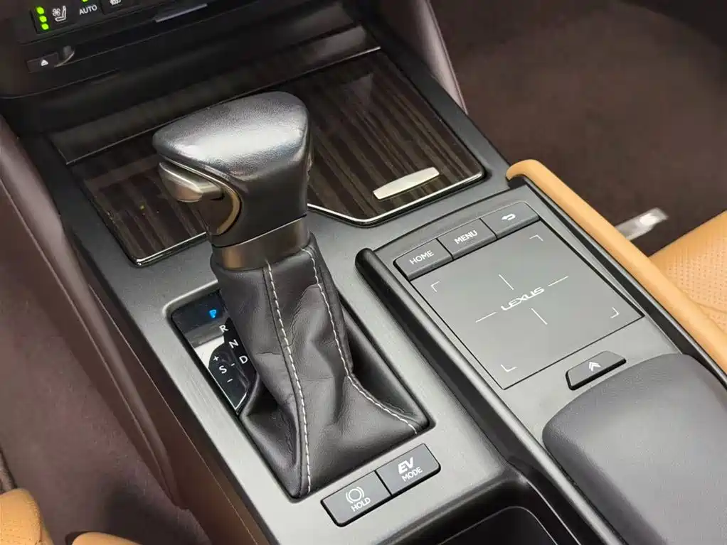 Lexus ES 2018 300h Exclusive Edition National V купить на сайте DeffCars