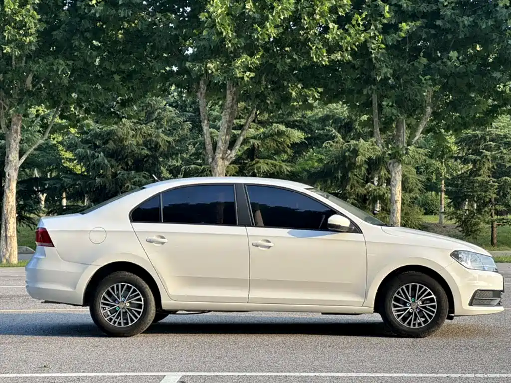 Santana 2016 1.6L Manual Fashion Edition купить на сайте DeffCars