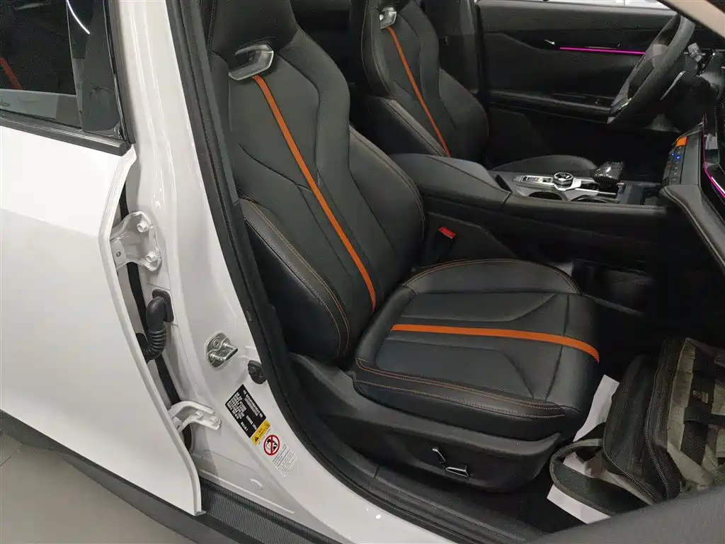 Changan UNI-V 2024 1.5T premium model купить на сайте DeffCars
