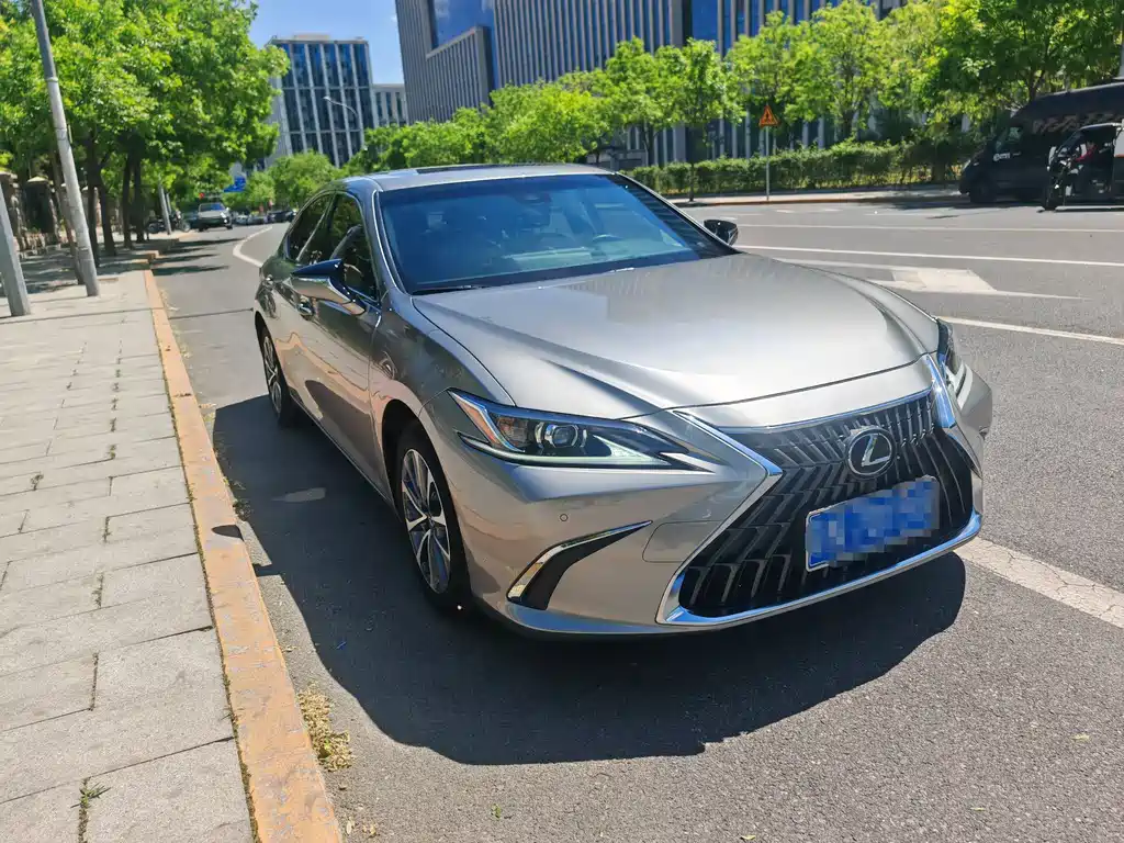 Lexus ES 2024 200 Premium Edition купить на сайте DeffCars