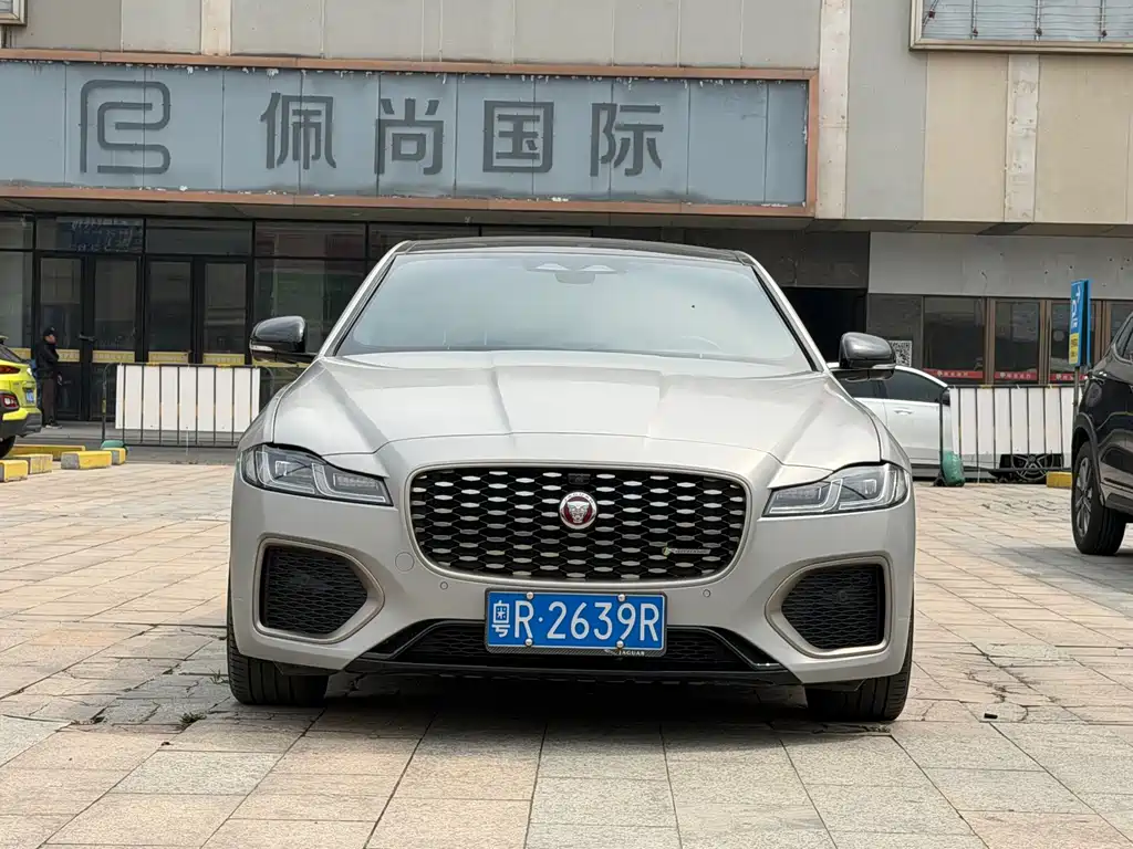 Jaguar XFL 2023 XFL 2.0T P250 two-wheel drive elite sports gold version купить на сайте DeffCars