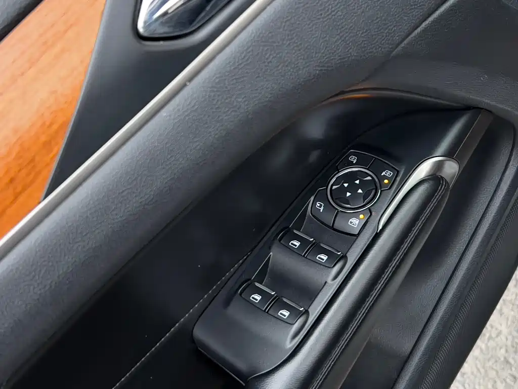 Lincoln MKC 2018 2.0T Two-wheel drive Premium Edition купить на сайте DeffCars