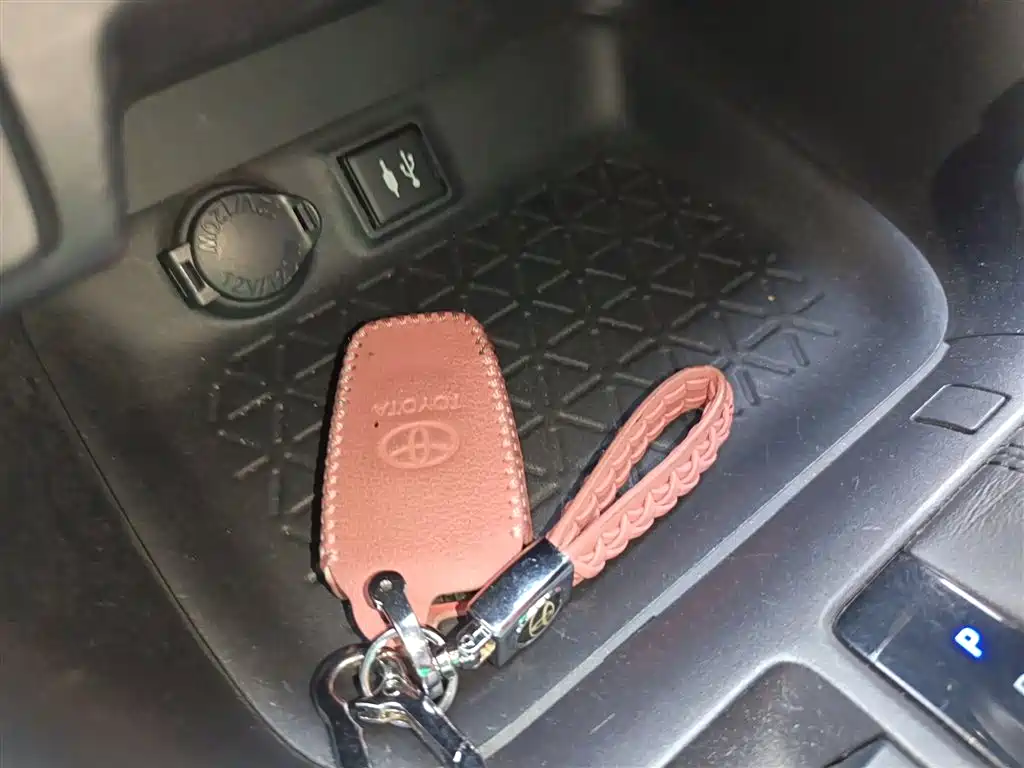 RAV4 Rongfang 2020 2.0L CVT two-wheel drive fashion version купить на сайте DeffCars