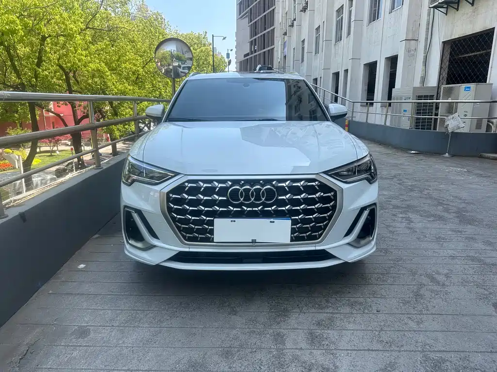 Audi Q3 2024 35 TFSI Fashionable and Dynamic купить на сайте DeffCars