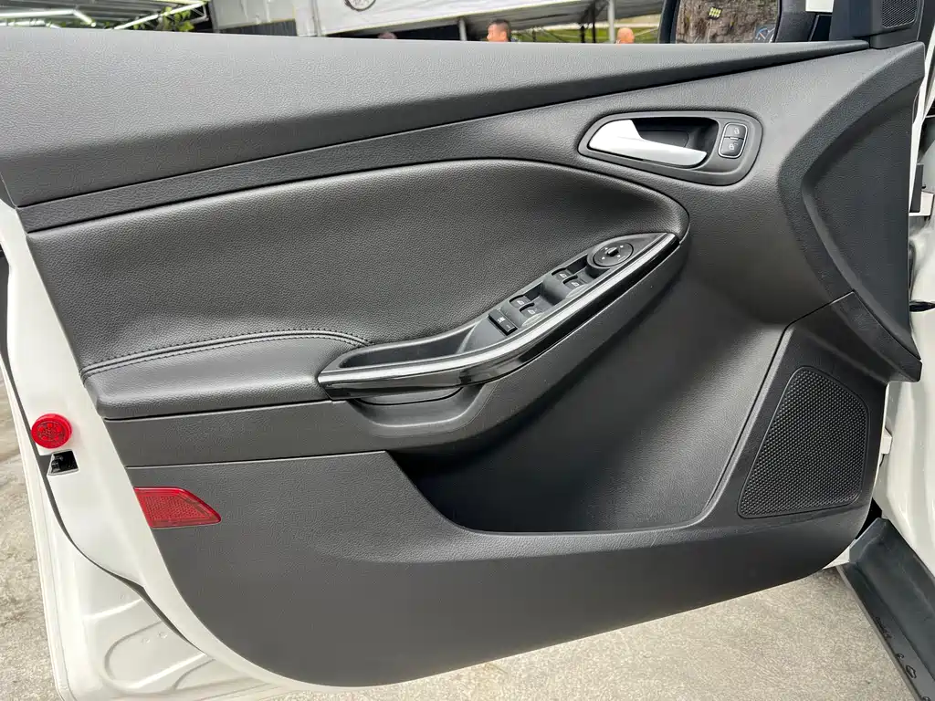 Focus 2018 sedan classic 1.6L automatic stylish smart mobility version купить на сайте DeffCars
