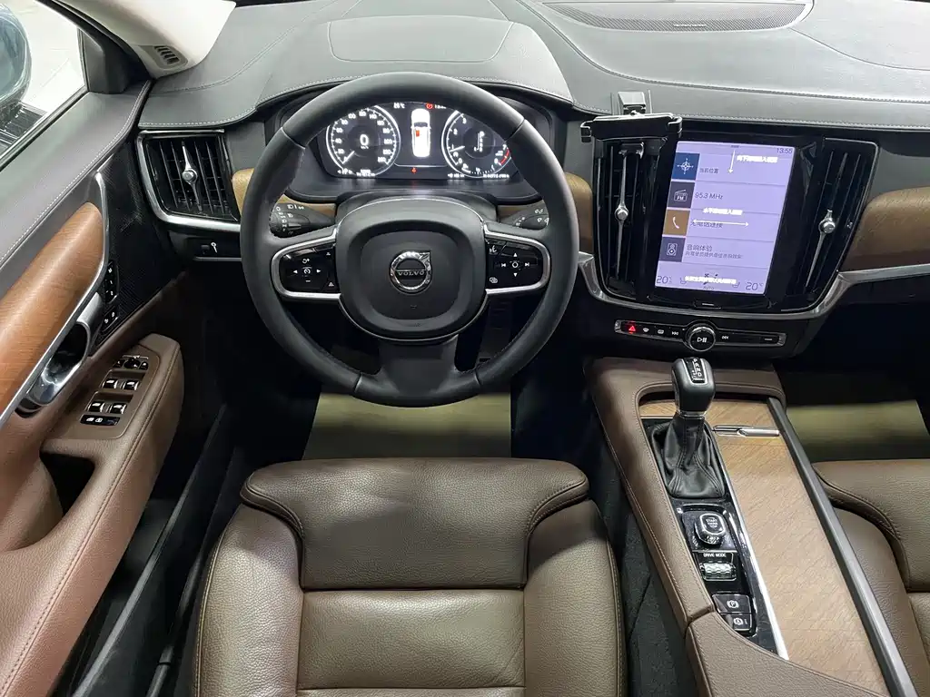 Volvo S90 2020 T5 Zhiyuan Luxury Edition купить на сайте DeffCars