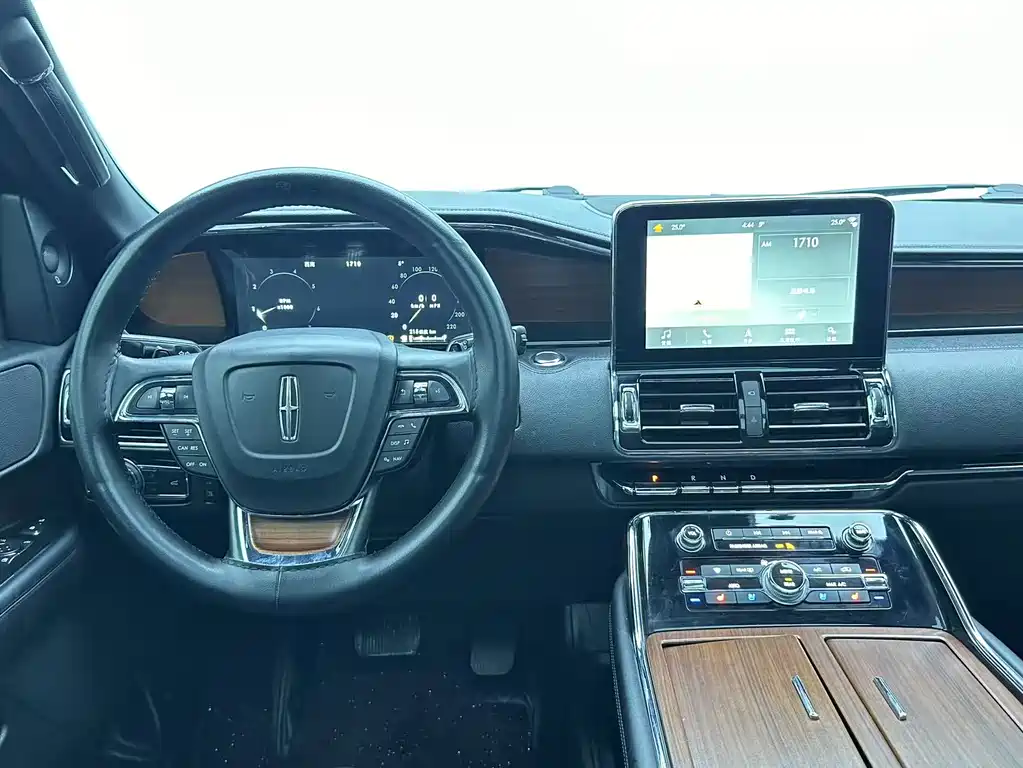 Navigator 2018 3.5T President Series National V купить на сайте DeffCars