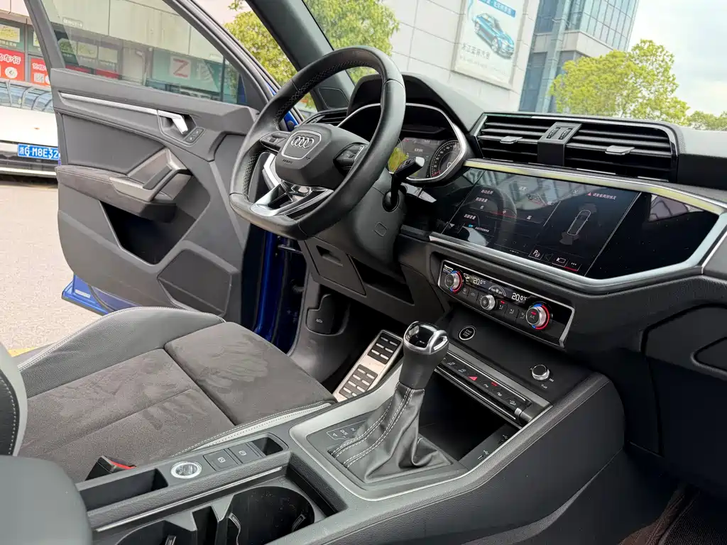 Audi Q3 2022 45 TFSI quattro fashionable and dynamic купить на сайте DeffCars
