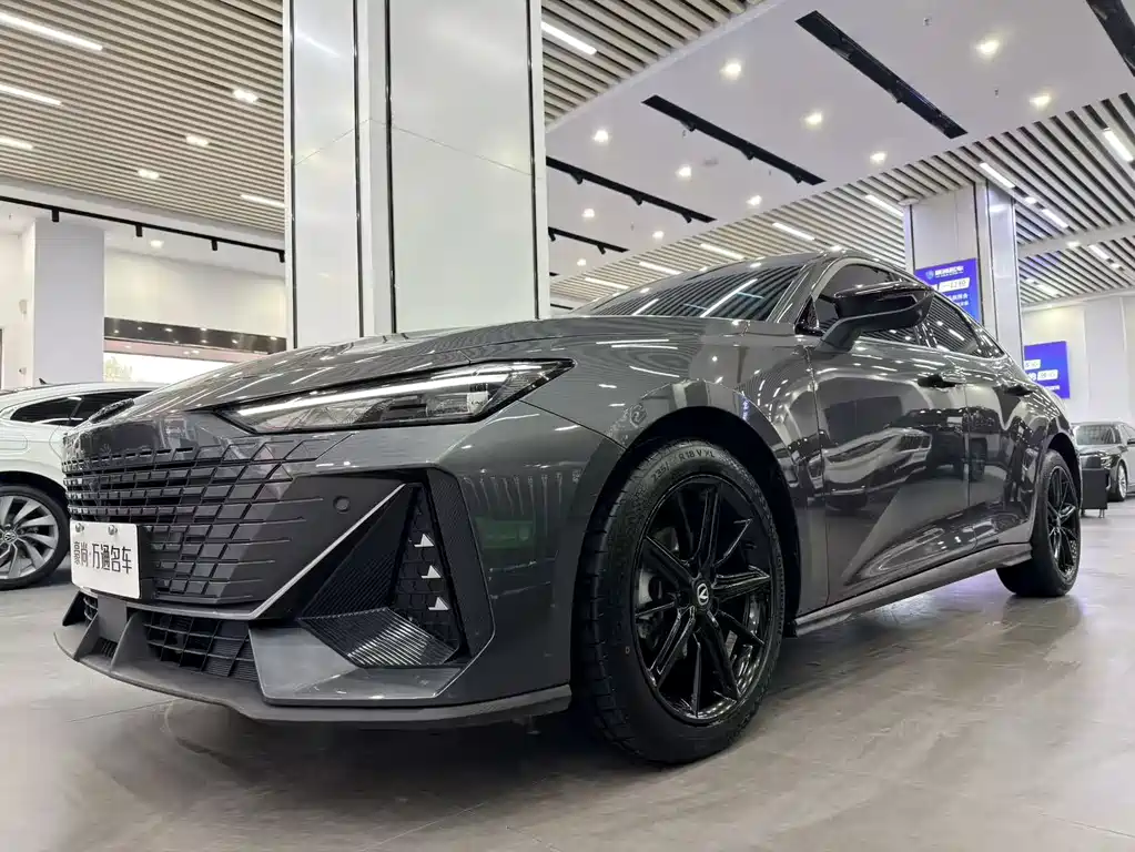 Changan UNI-V 2023 1.5T premium model купить на сайте DeffCars