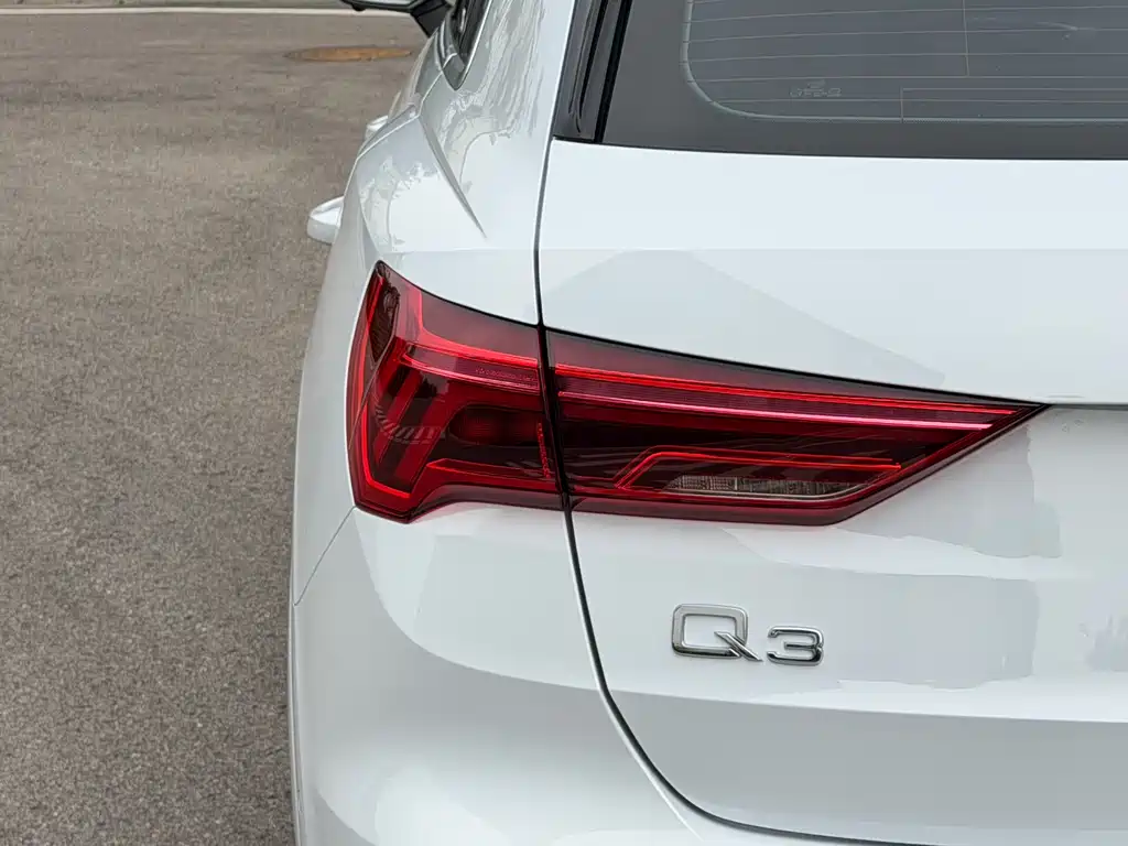 Audi Q3 2022 35 TFSI Fashionable and Dynamic купить на сайте DeffCars