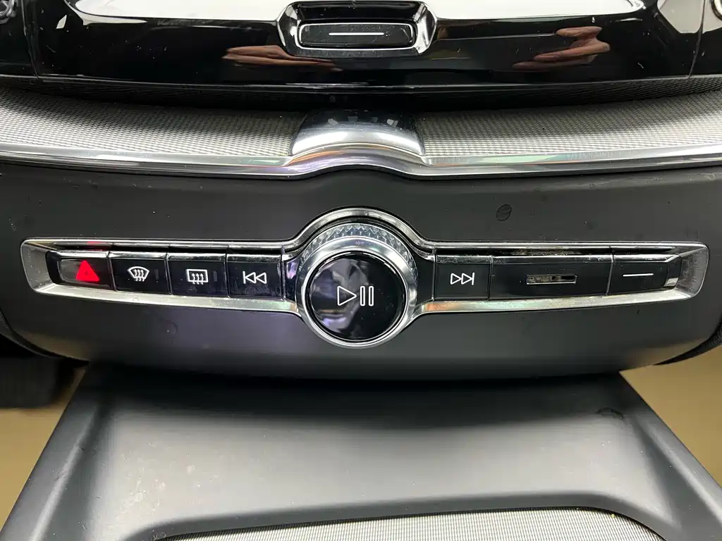 Volvo XC60 2023 B5 four-wheel drive Zhiyuan Sports Edition купить на сайте DeffCars