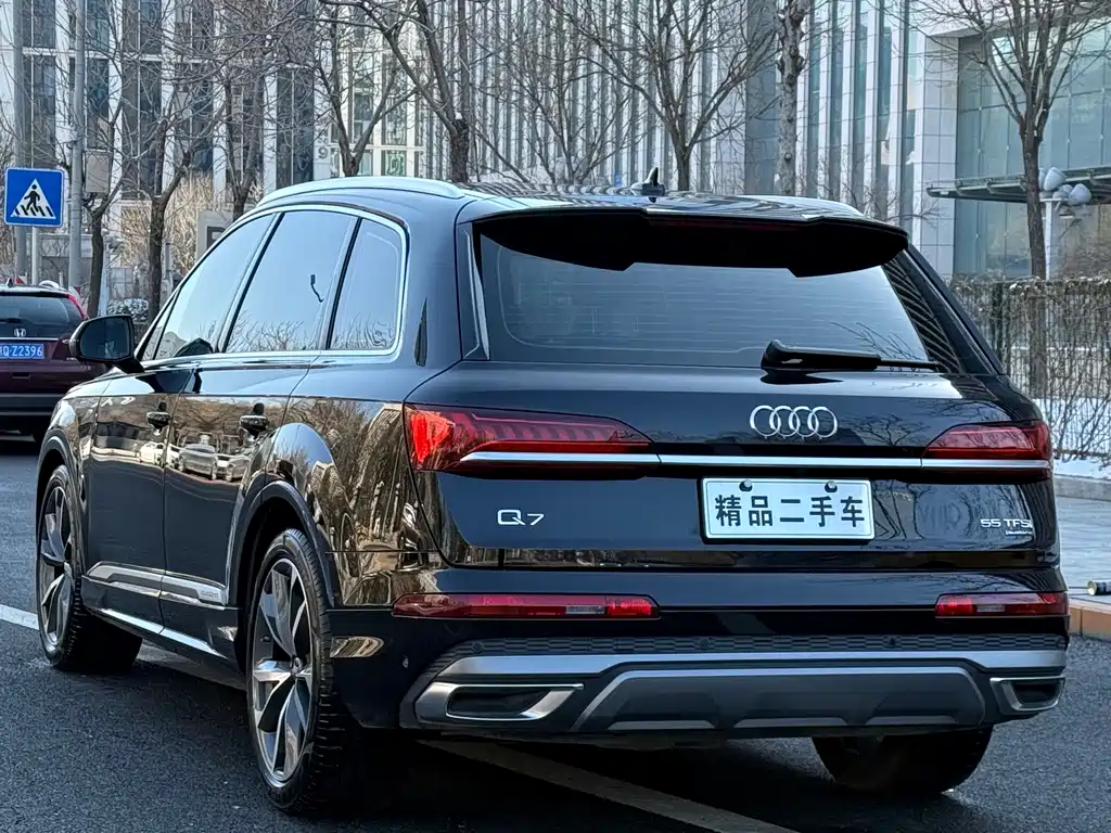 Audi Q7 2021 55 TFSI quattro S line sports version купить на сайте DeffCars