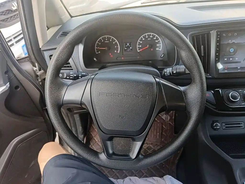 Lingzhi 2024 M5L 1.5T manual basic model 7 seats купить на сайте DeffCars