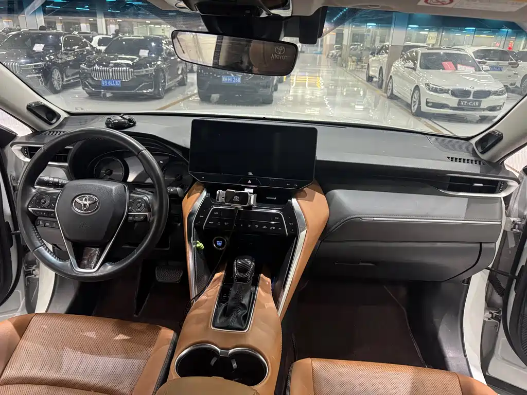 Vesa 2022 2.0L CVT two-wheel drive premium version купить на сайте DeffCars