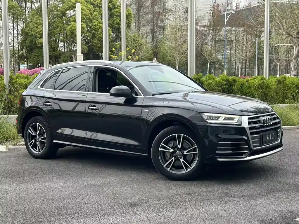 Audi Q5L 2020 40 TFSI enjoys fashionable style купить на сайте DeffCars