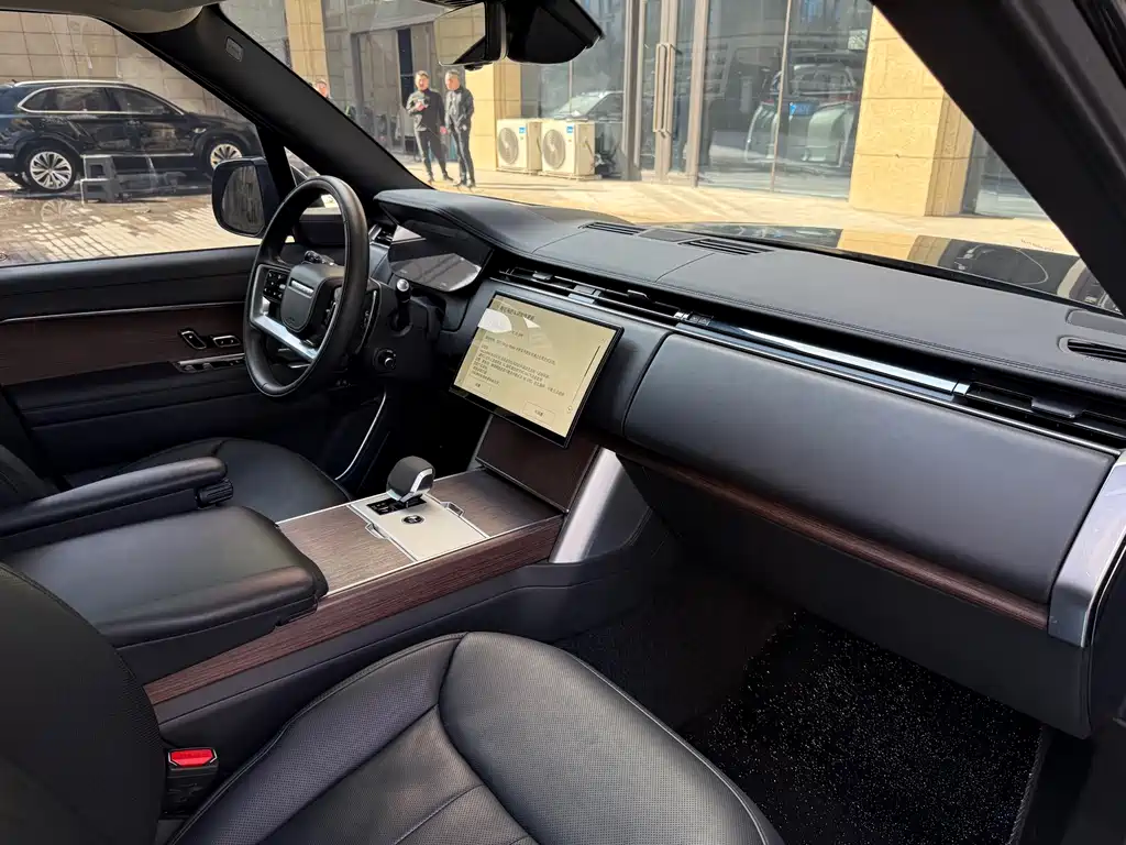 Range Rover 2024 3.0 L6 400PS Genesis Extended Edition купить на сайте DeffCars