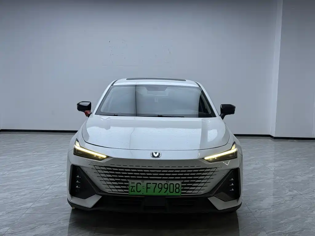 Changan UNI-V Smart iDD 2023 Smart iDD 1.5T 113km smart fun model купить на сайте DeffCars