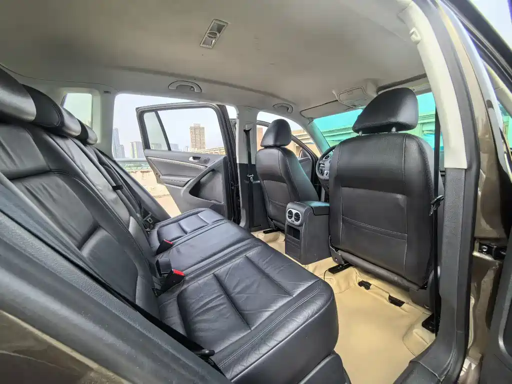Tiguan 2015 1.8TSI automatic two-wheel drive comfort version купить на сайте DeffCars