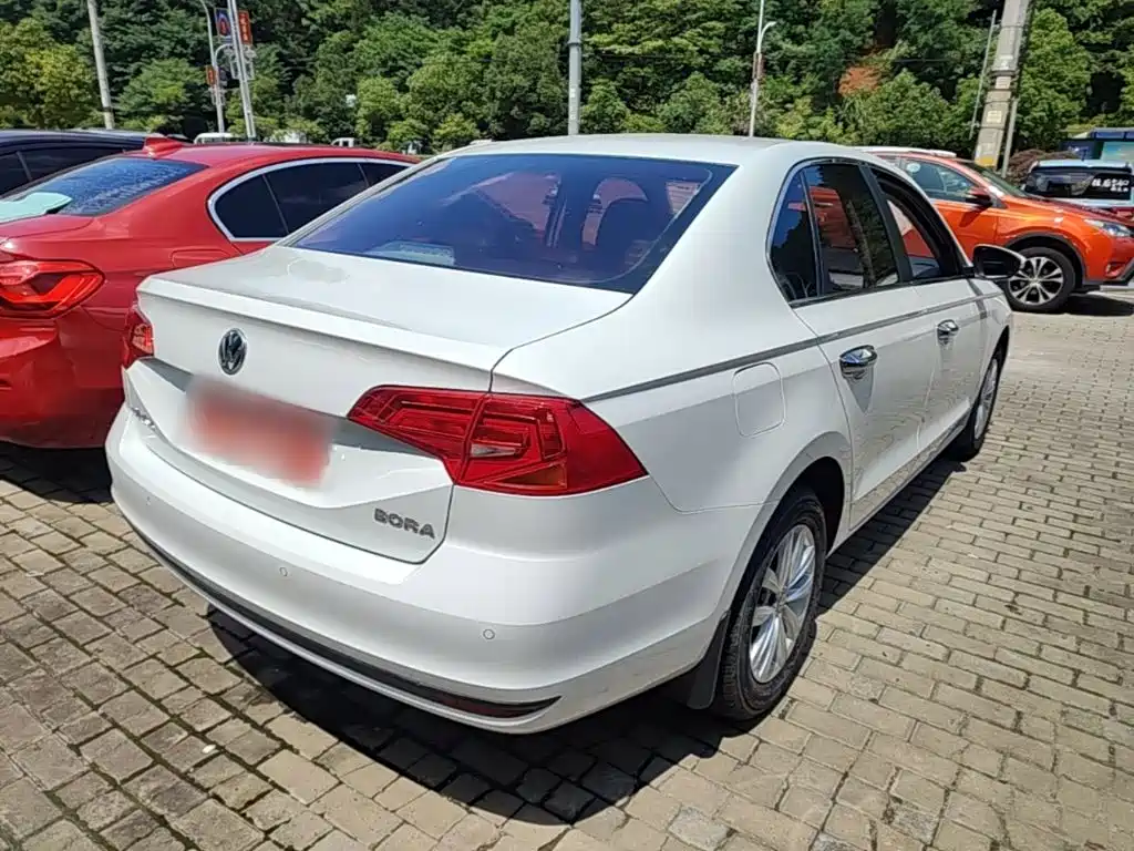 Bora 2017 1.6L Automatic Fashion Edition купить на сайте DeffCars