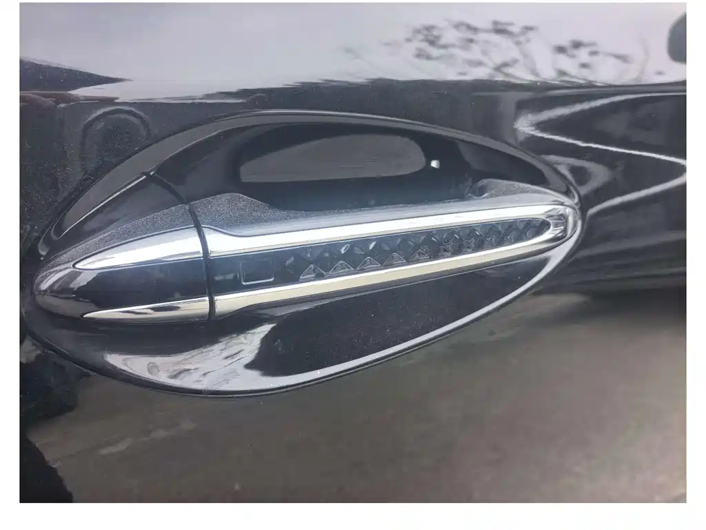 Hongqi HS5 2023 2.0T four-wheel drive Qixiang Pro version купить на сайте DeffCars