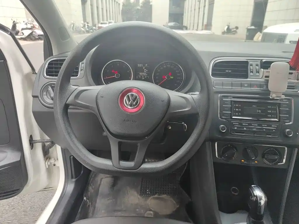 Polo 2014 1.6L automatic comfort version купить на сайте DeffCars