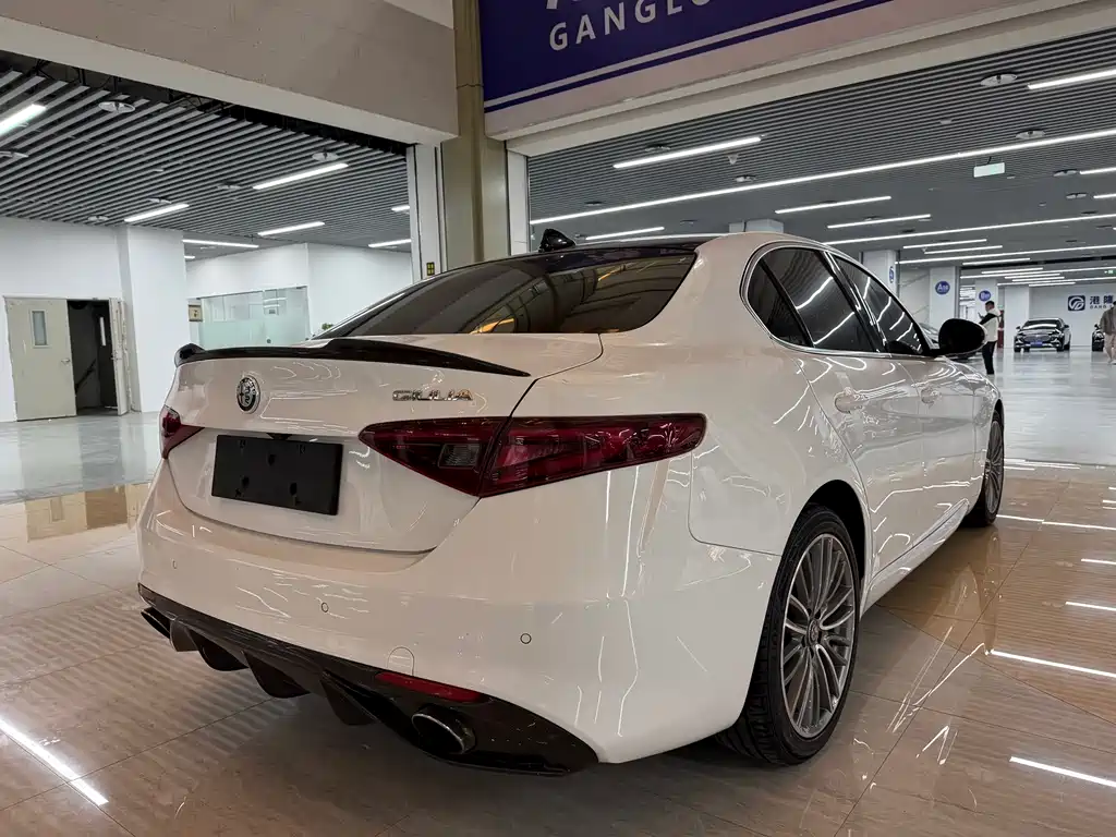 Giulia Juliet 2017 2.0T 280HP Luxury Edition купить на сайте DeffCars