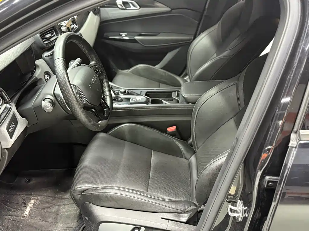 Lynk & Co 03 2021 1.5TD DCT Champion Edition купить на сайте DeffCars