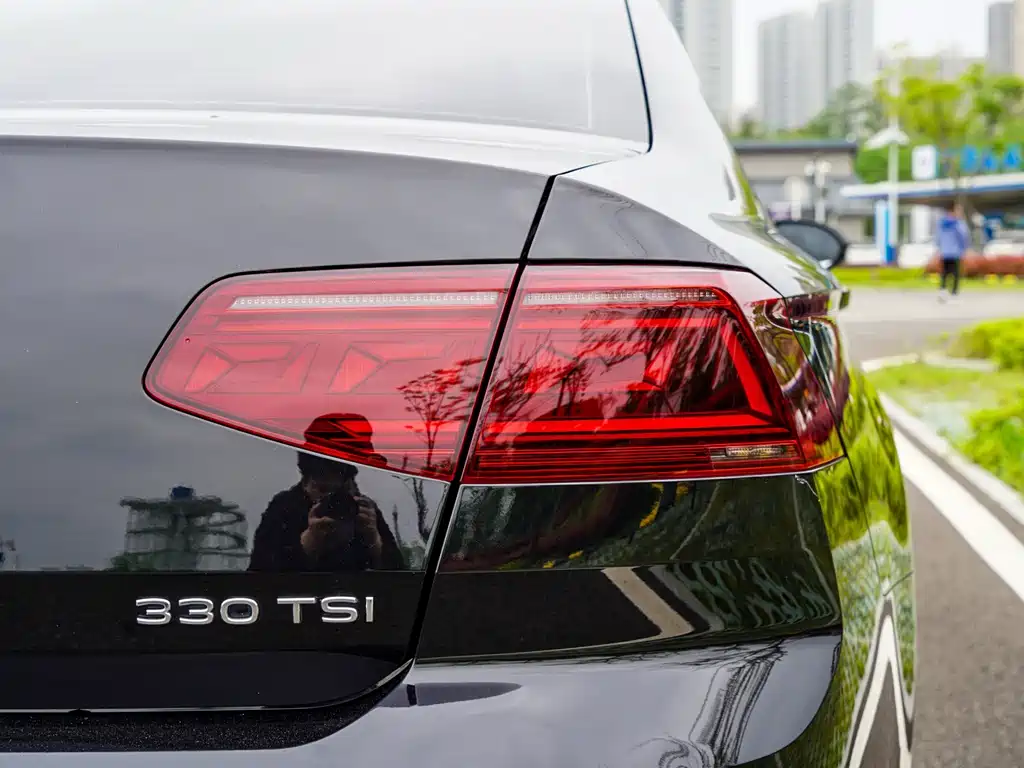 Magotan 2023 2 million commemorative edition 330TSI DSG luxury model купить на сайте DeffCars