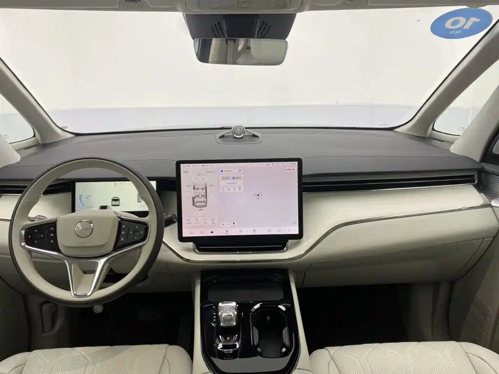 Volvo EM90 2025 Ultra six-seater купить на сайте DeffCars