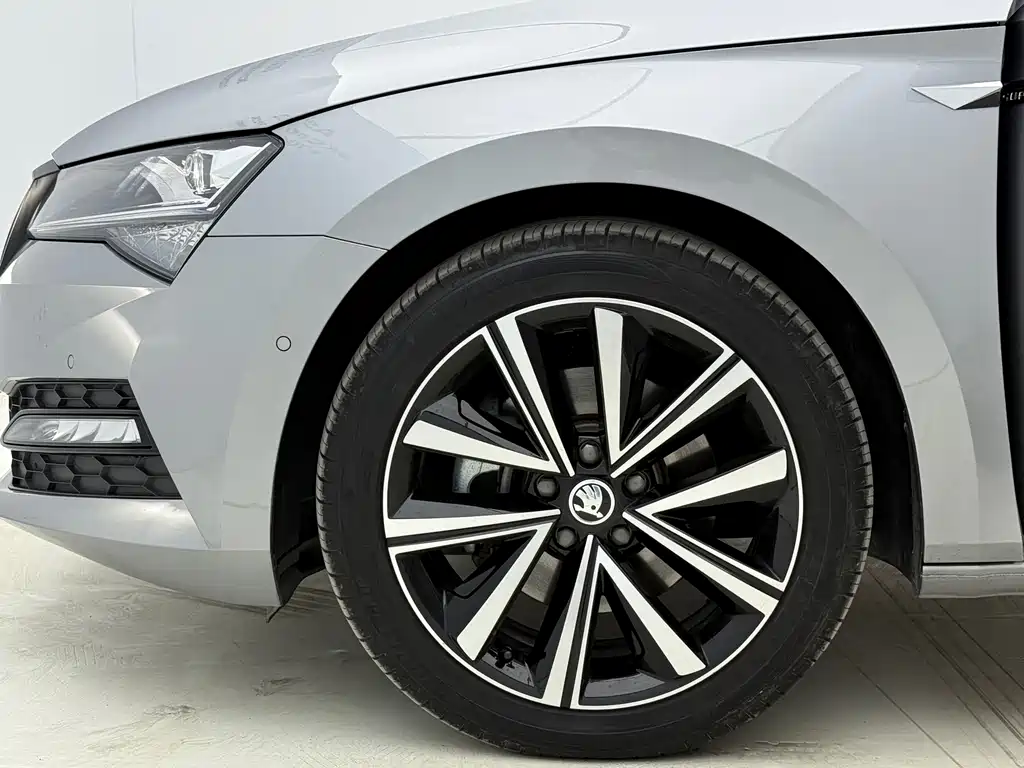 Superb 2023 TSI280 DSG Exclusive Edition купить на сайте DeffCars