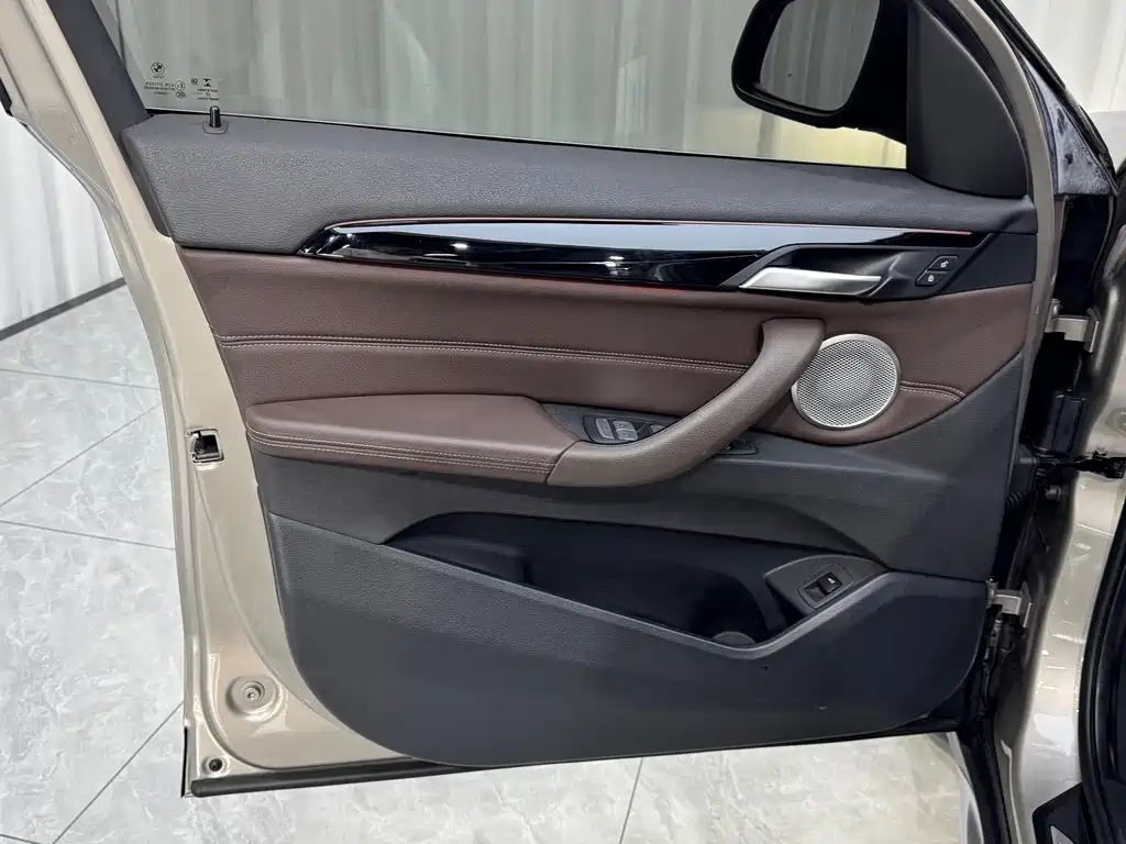 BMW X1 sDrive20Li Premium 2022 купить на сайте DeffCars