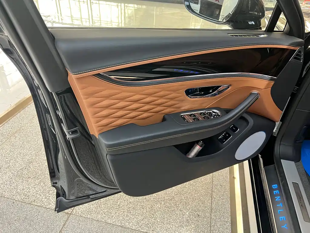 Flying Spur 2024 4.0T V8 S купить на сайте DeffCars