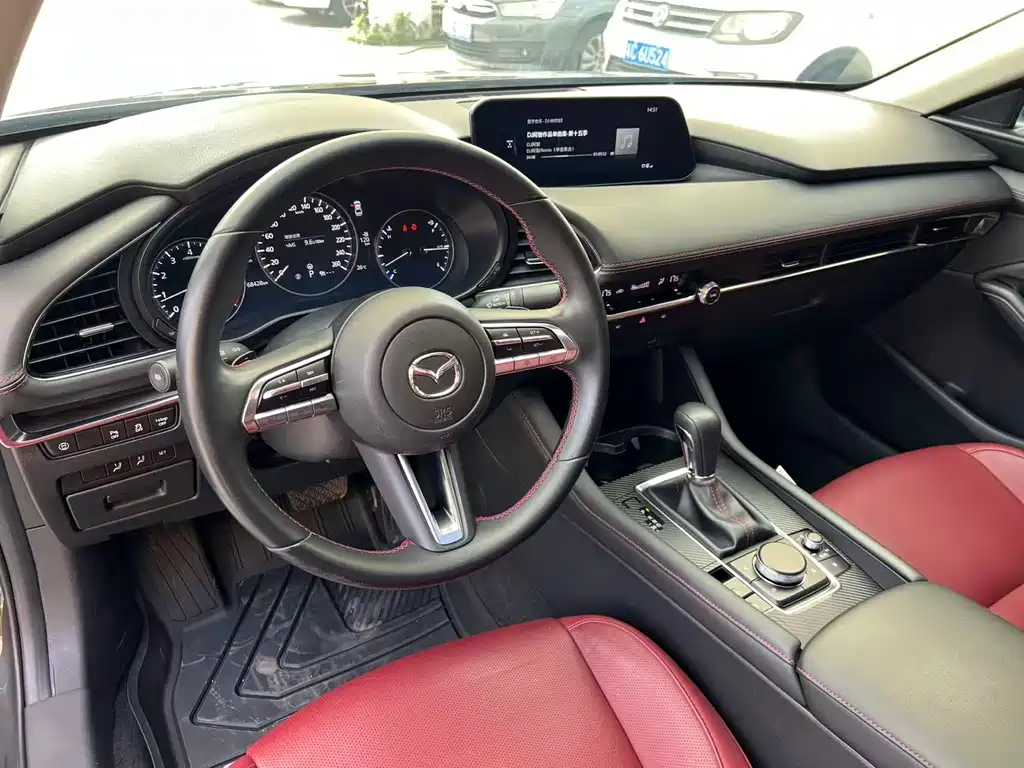 Mazda3 Angkesela 2022 2.0L Automatic Premium Obsidian Edition купить на сайте DeffCars