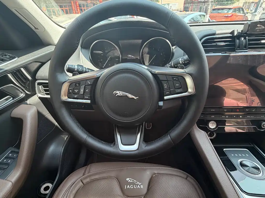 Jaguar F-PACE 2018 2.0T four-wheel drive R-Sport sports version купить на сайте DeffCars