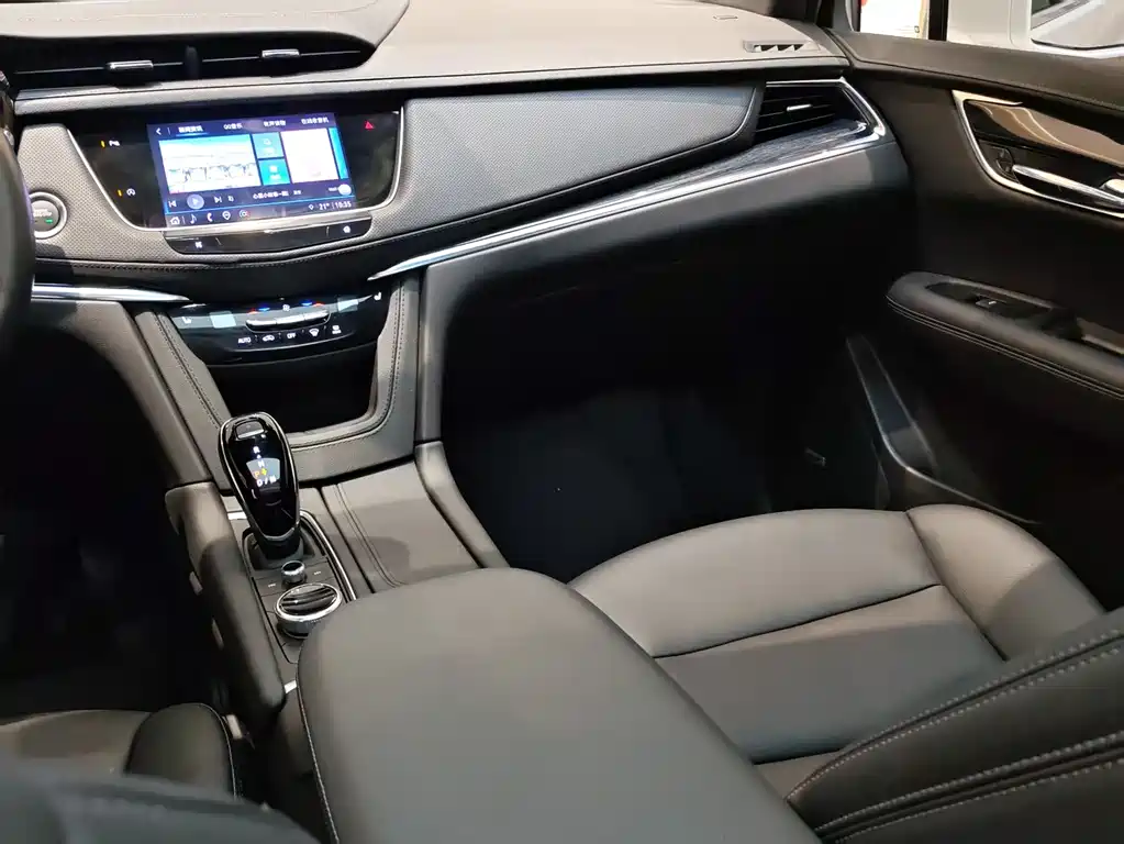 Cadillac XT5 2022 2.0T two-wheel drive luxury model купить на сайте DeffCars