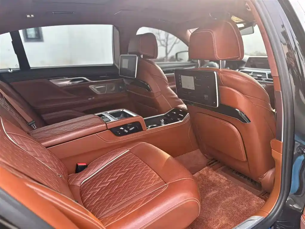 BMW 7 Series 2021 740Li xDrive Executive M Sports Package купить на сайте DeffCars