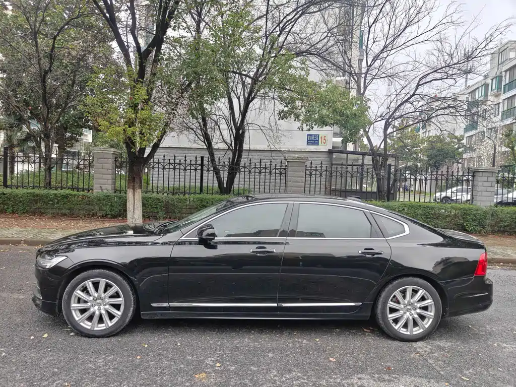 Volvo S90 2020 T5 Zhiyi Luxury Edition купить на сайте DeffCars