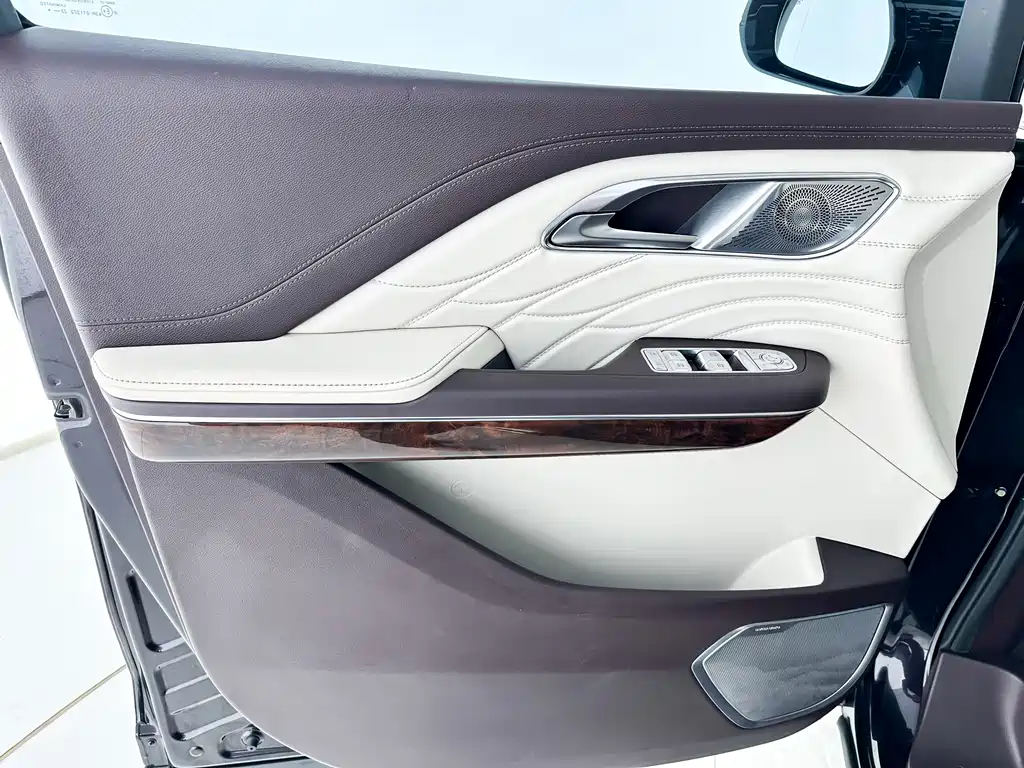 Hongqi HQ9 2023 2.0T Zhilian Qiling Edition купить на сайте DeffCars
