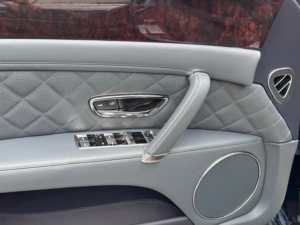 Flying Spur 2017 4.0T V8 S Standard Edition купить на сайте DeffCars