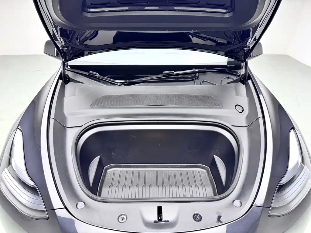 Model Y 2024 rear-wheel drive version купить на сайте DeffCars
