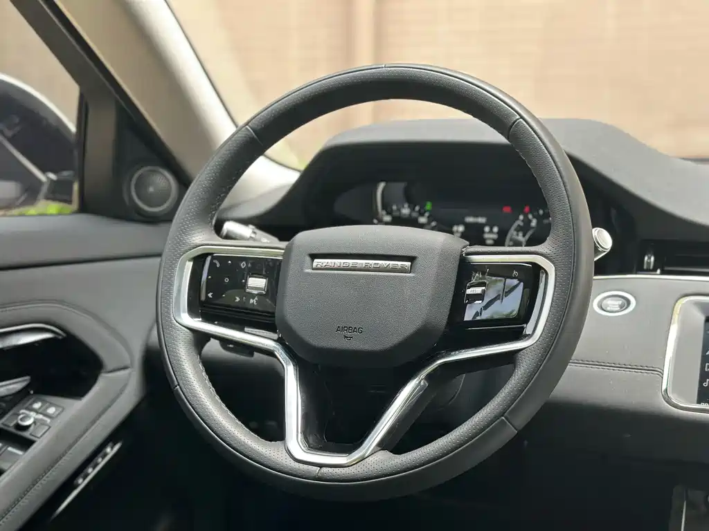 Range Rover Evoque New Energy 2022 Evoque L P300e plug-in electric hybrid version купить на сайте DeffCars