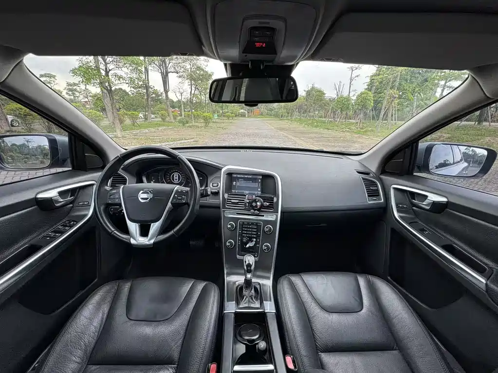 Volvo XC60 imported 2014 T5 Zhiya version купить на сайте DeffCars