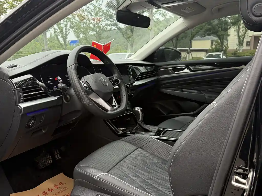 Passat 2023 330TSI Deluxe Edition купить на сайте DeffCars